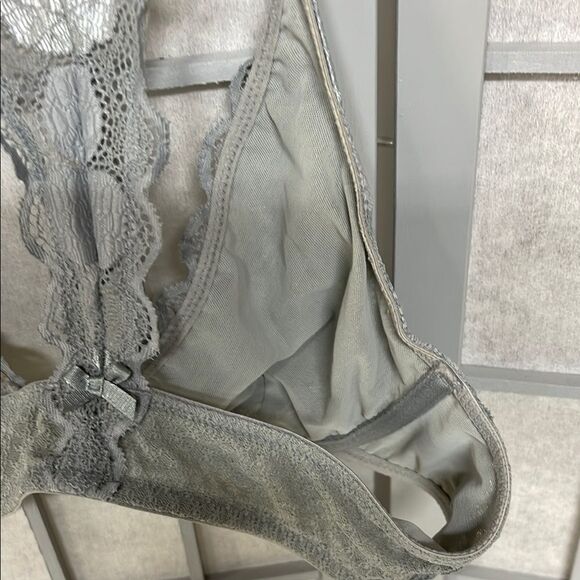 Elegant Gray Lace Bra, 34B. - Picture 6 of 9